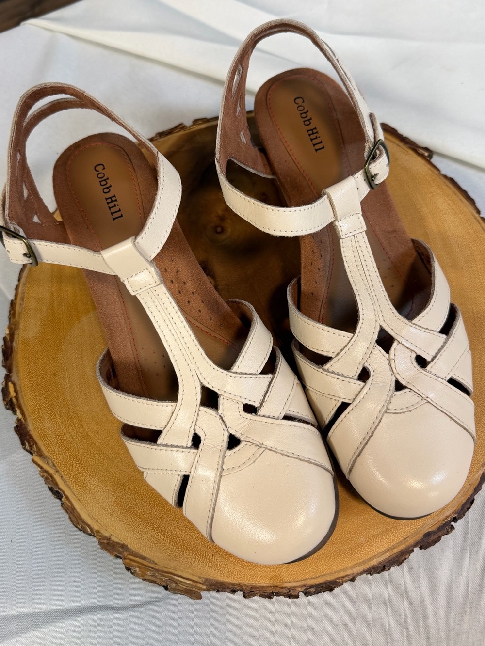 Cobb Hill Aubrey Cream T-Strap Buckle Woven Sandals with heels Women’s Size 9.5